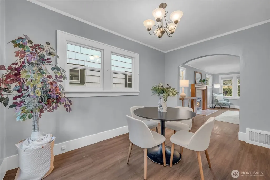 4836 38th Avenue NE Seattle WA 98105