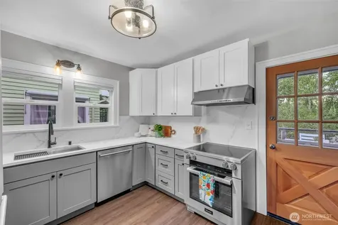 4836 38th Avenue NE Seattle WA 98105
