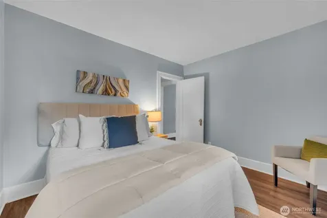 4836 38th Avenue NE Seattle WA 98105