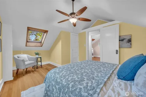 4836 38th Avenue NE Seattle WA 98105