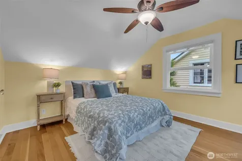 4836 38th Avenue NE Seattle WA 98105