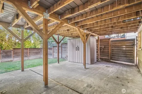 4836 38th Avenue NE Seattle WA 98105