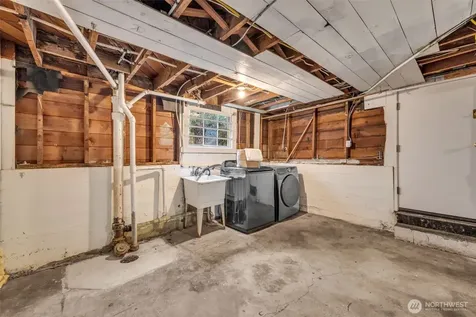 4836 38th Avenue NE Seattle WA 98105