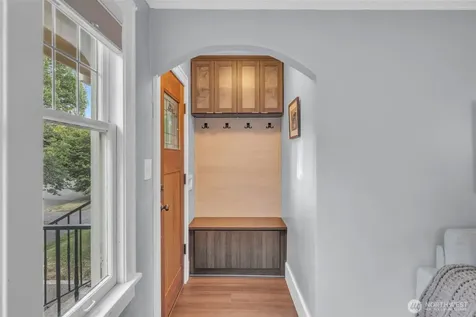 4836 38th Avenue NE Seattle WA 98105
