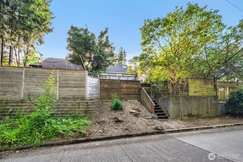 4836 38th Avenue NE Seattle WA 98105