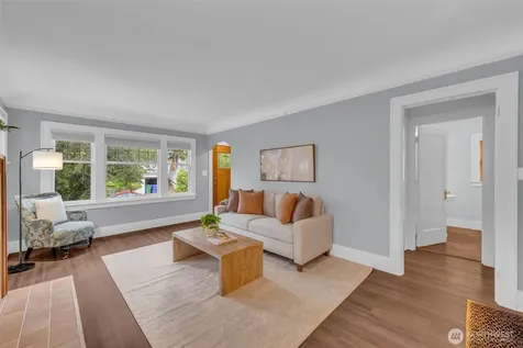 4836 38th Avenue NE Seattle WA 98105