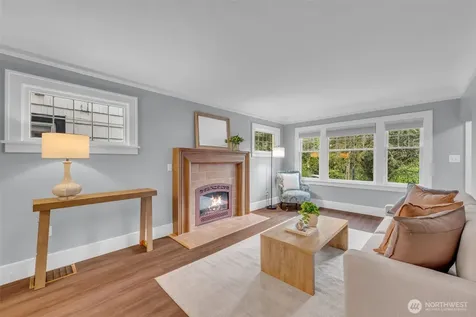 4836 38th Avenue NE Seattle WA 98105