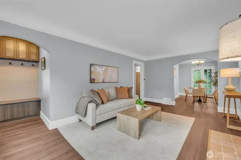 4836 38th Avenue NE Seattle WA 98105