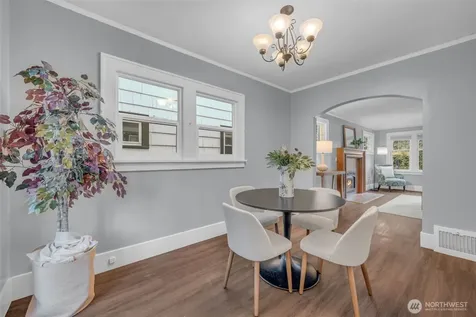 4836 38th Avenue NE Seattle WA 98105