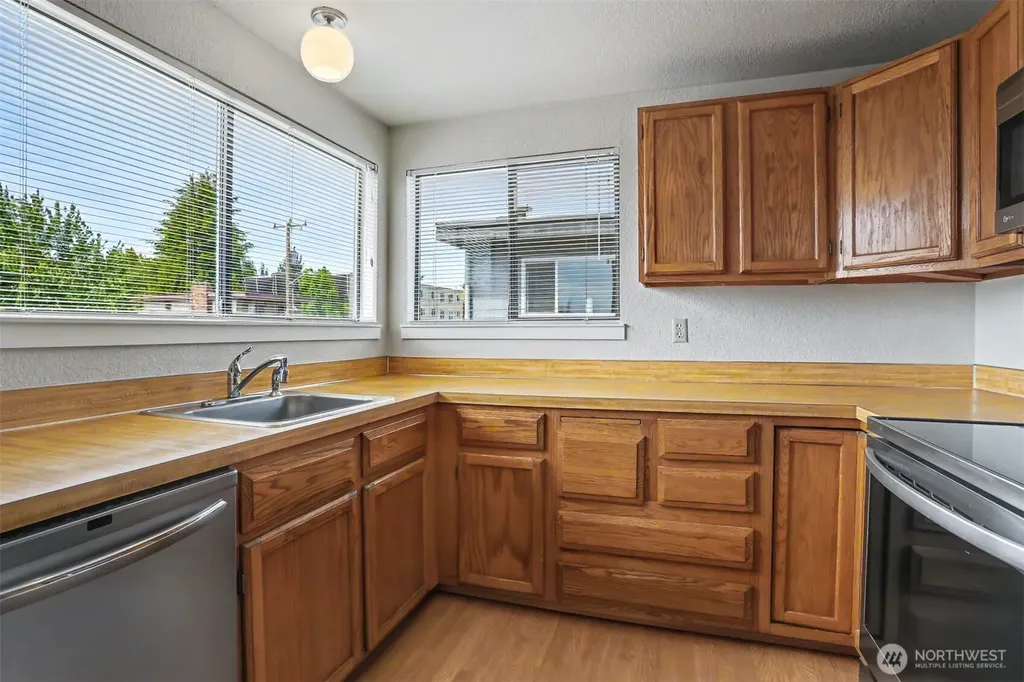 7518 24th Avenue NW Seattle WA 98117