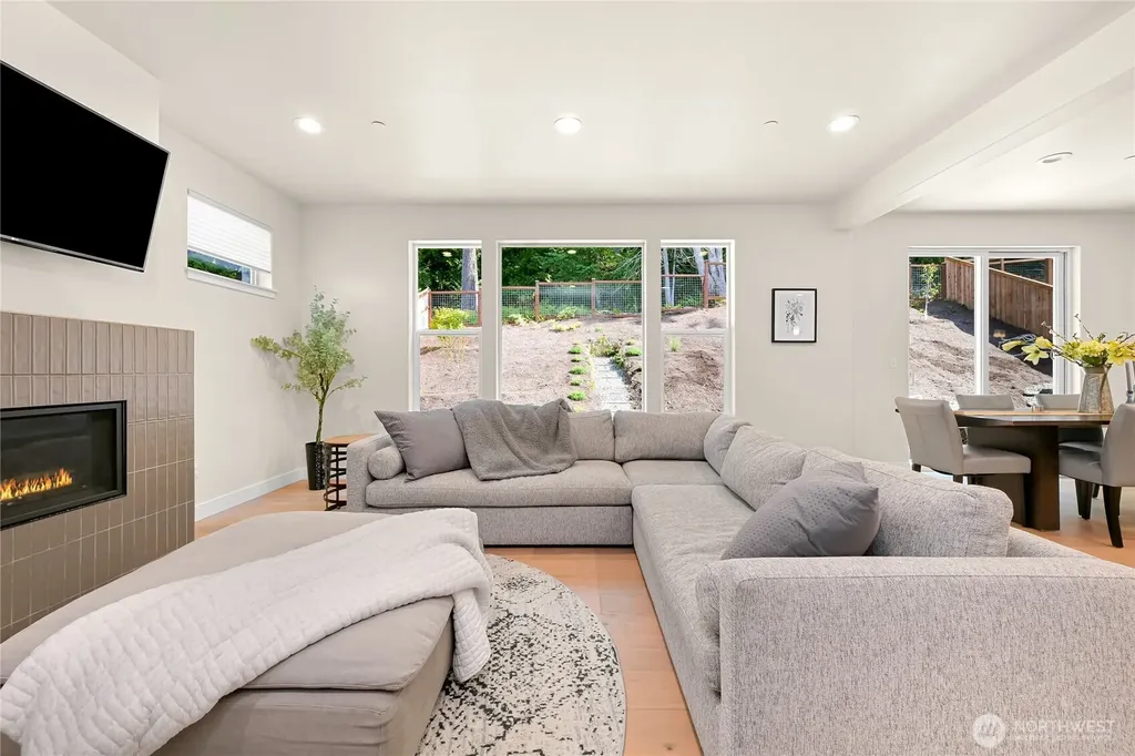 1142 Brookstone Drive Bellingham WA 98229