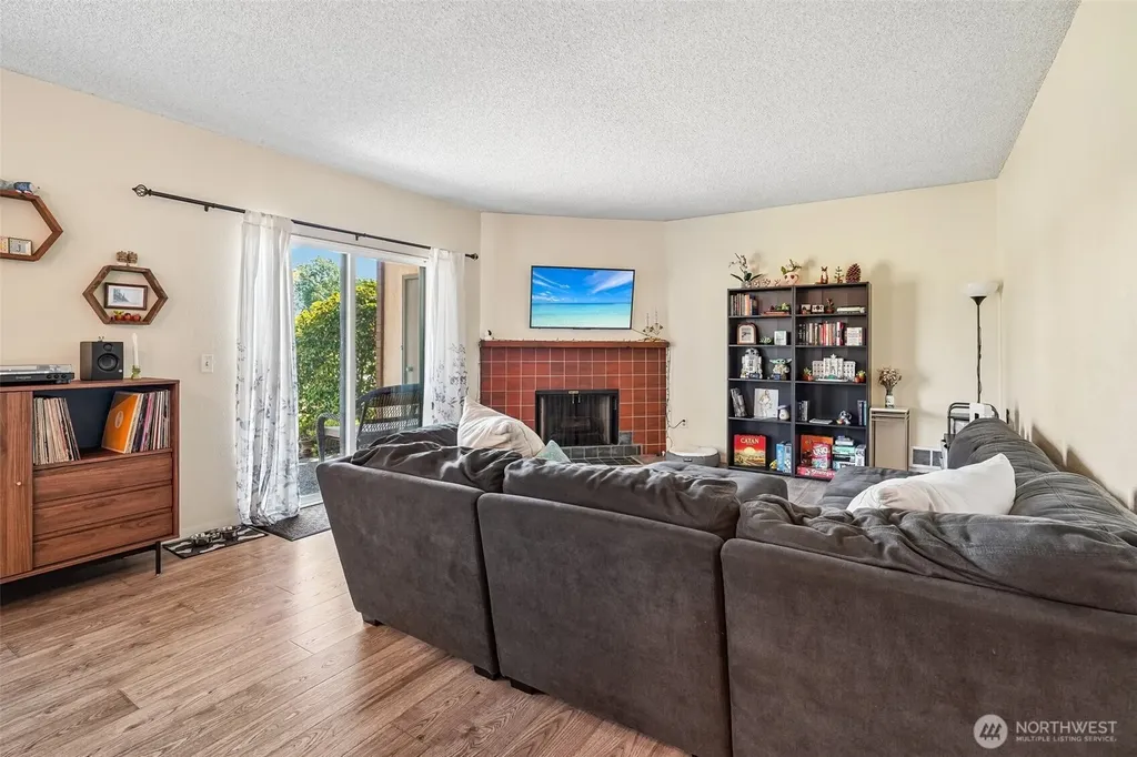 23301 Lakeview Drive Mountlake Terrace WA 98043