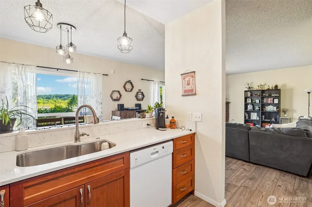 23301 Lakeview Drive Mountlake Terrace WA 98043