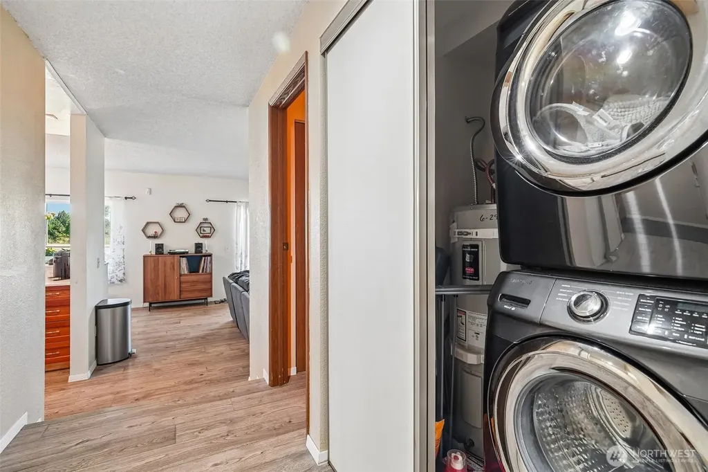 23301 Lakeview Drive Mountlake Terrace WA 98043