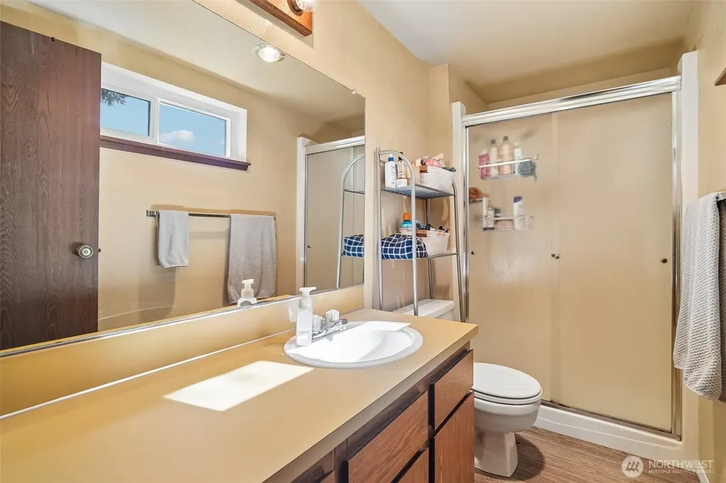 23301 Lakeview Drive Mountlake Terrace WA 98043