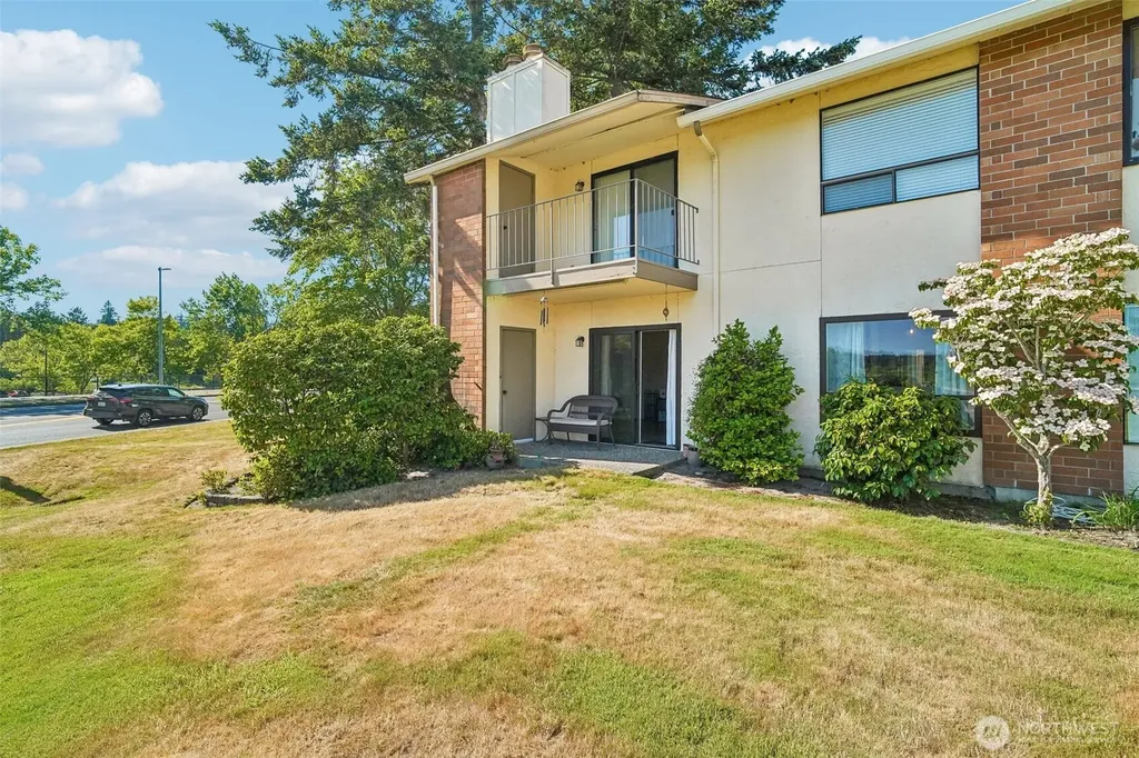 23301 Lakeview Drive Mountlake Terrace WA 98043