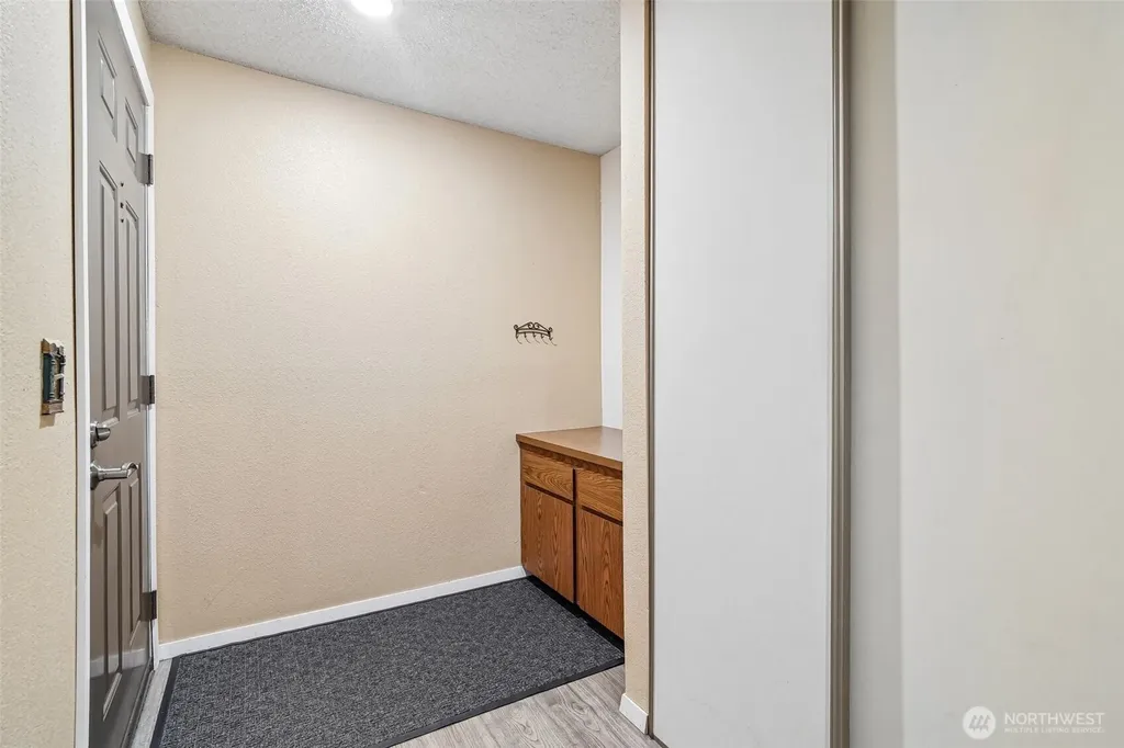 23301 Lakeview Drive Mountlake Terrace WA 98043