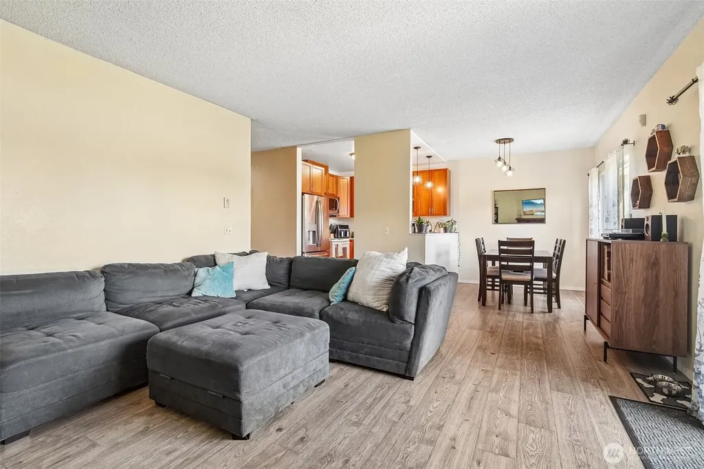 23301 Lakeview Drive Mountlake Terrace WA 98043