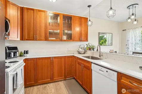23301 Lakeview Drive Mountlake Terrace WA 98043