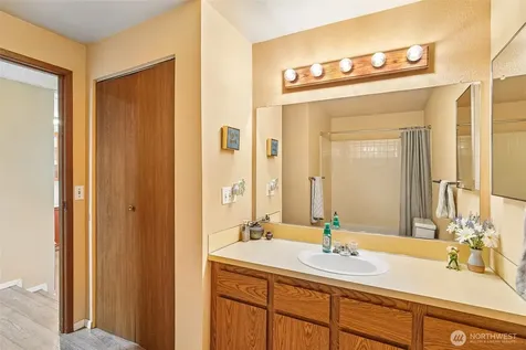23301 Lakeview Drive Mountlake Terrace WA 98043