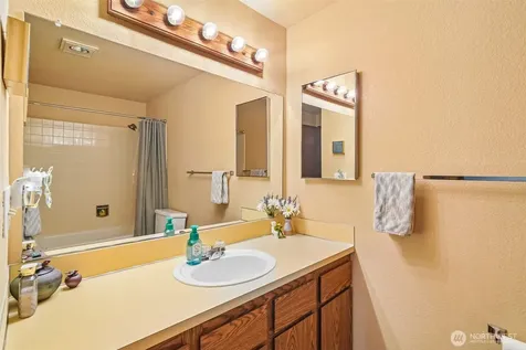 23301 Lakeview Drive Mountlake Terrace WA 98043