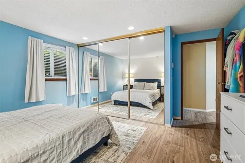 23301 Lakeview Drive Mountlake Terrace WA 98043