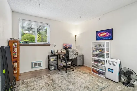 23301 Lakeview Drive Mountlake Terrace WA 98043