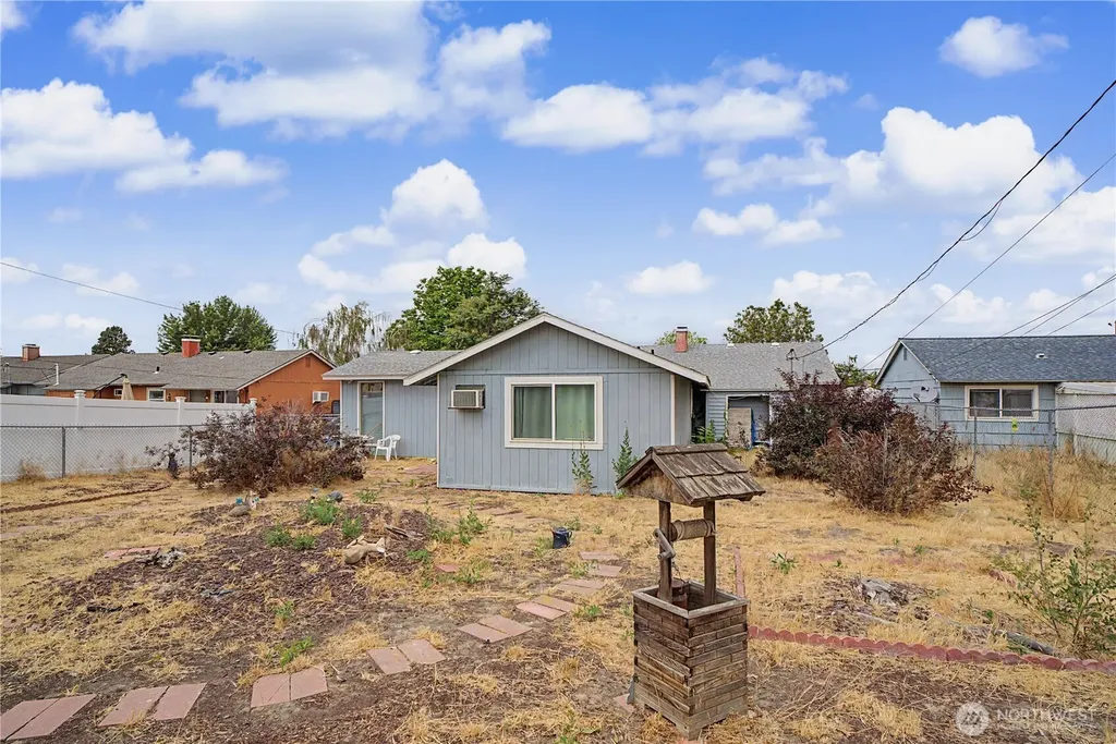 709 S Hawthorne Drive Moses Lake WA 98837