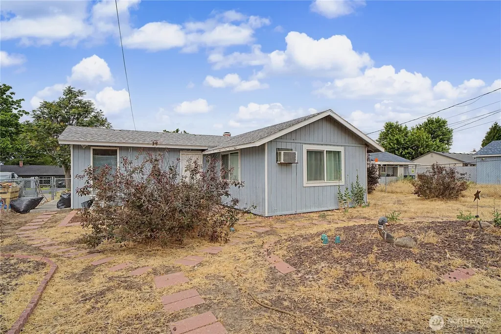 709 S Hawthorne Drive Moses Lake WA 98837