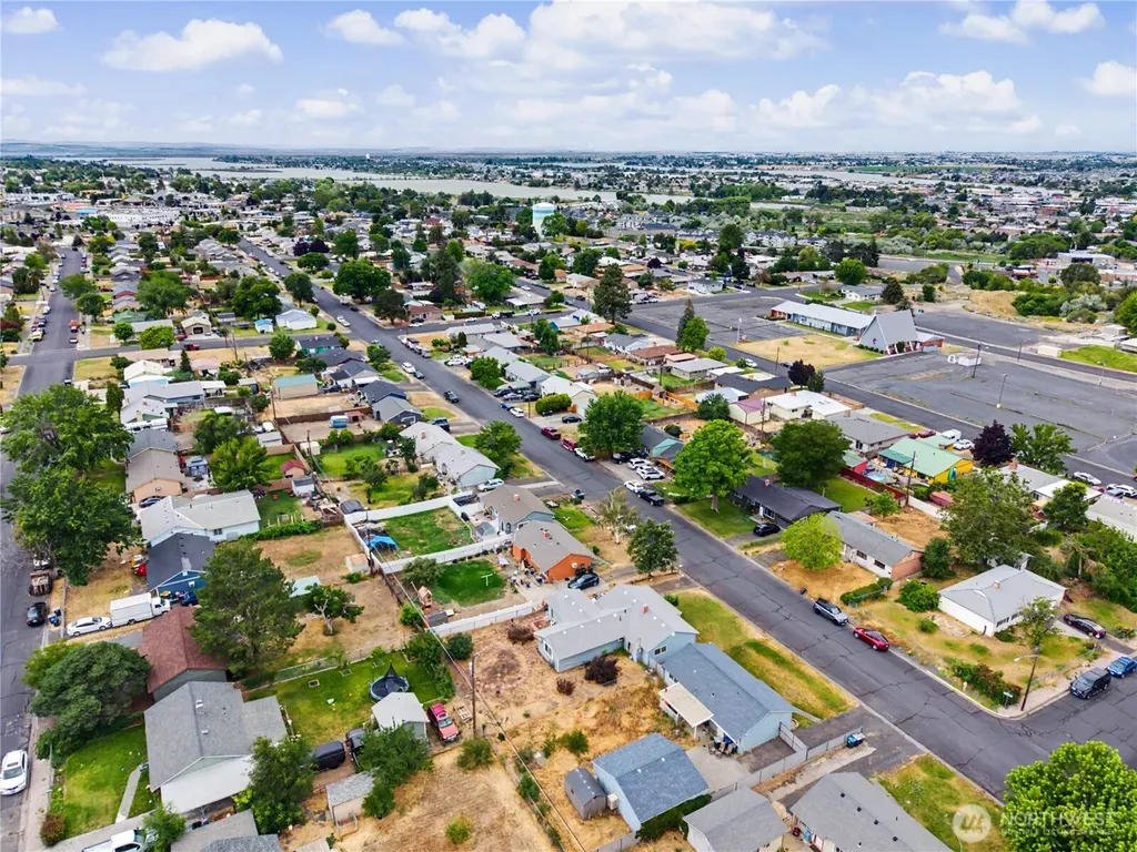 709 S Hawthorne Drive Moses Lake WA 98837