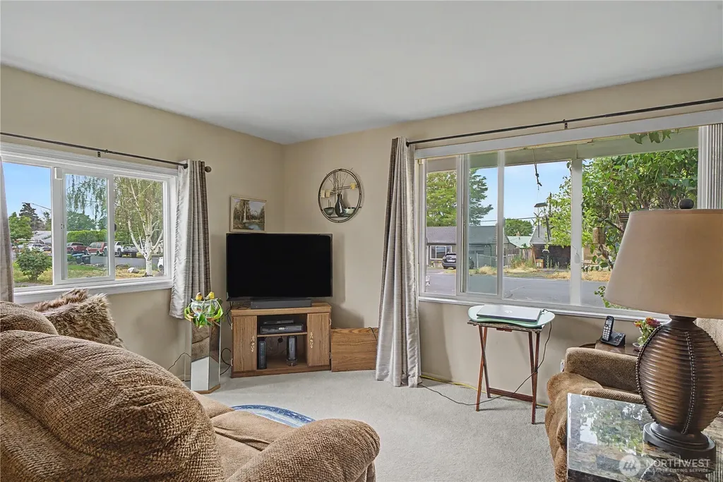 709 S Hawthorne Drive Moses Lake WA 98837