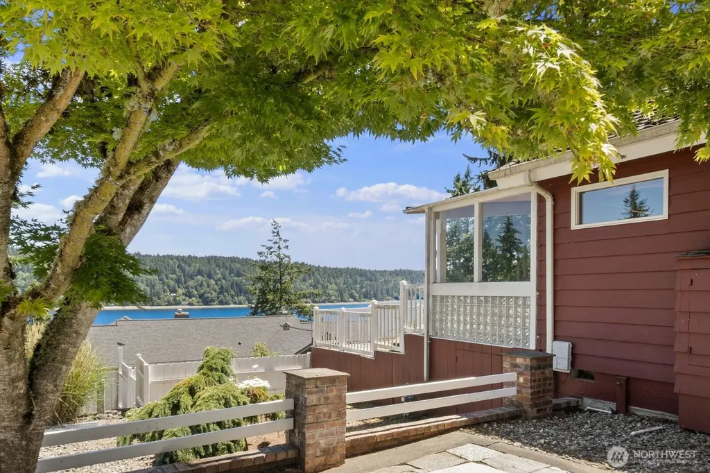 6899 Navajo Trail NE Bremerton WA 98311