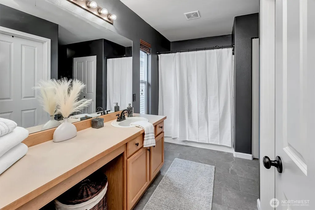 34833 SE Ridge Street Snoqualmie WA 98065