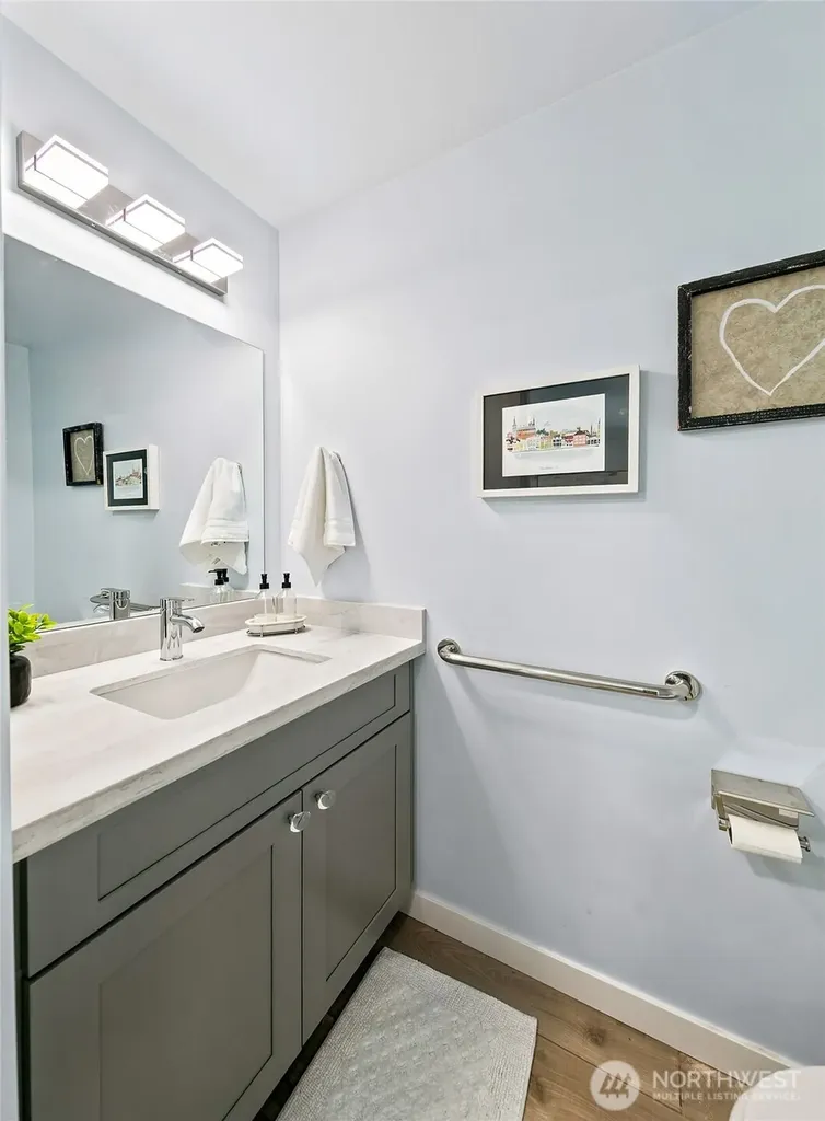332 NE Elk Place Seattle WA 98115