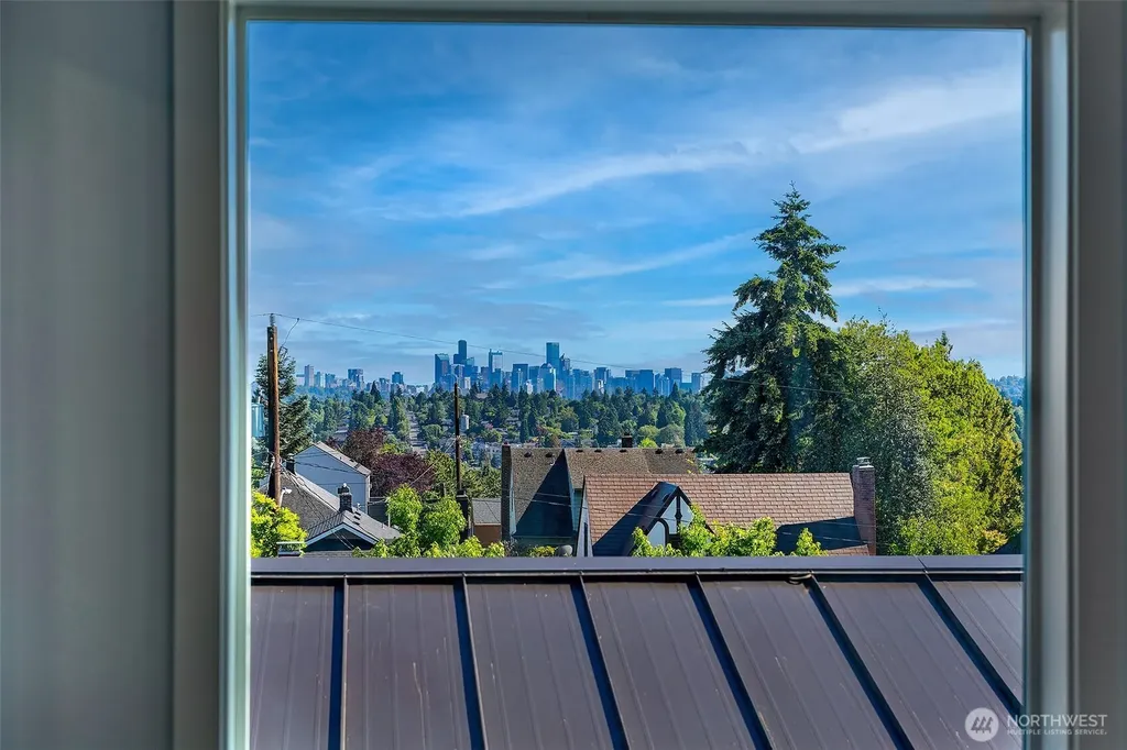 332 NE Elk Place Seattle WA 98115