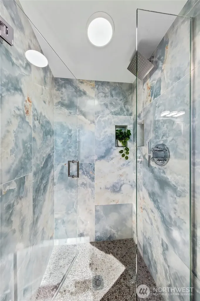 332 NE Elk Place Seattle WA 98115