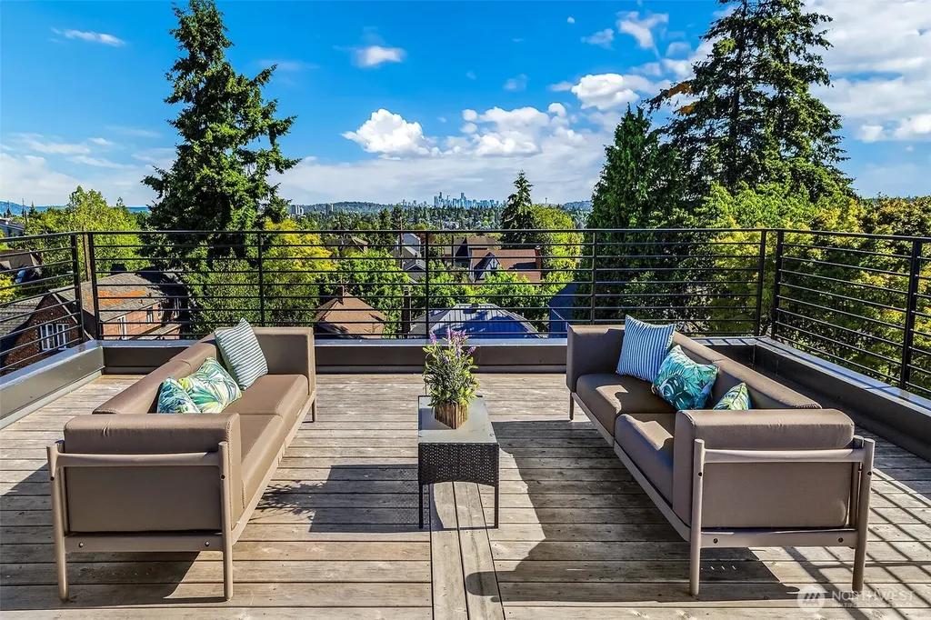 332 NE Elk Place Seattle WA 98115