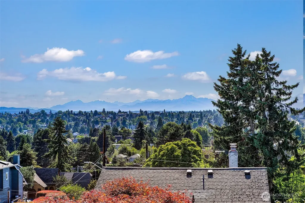 332 NE Elk Place Seattle WA 98115