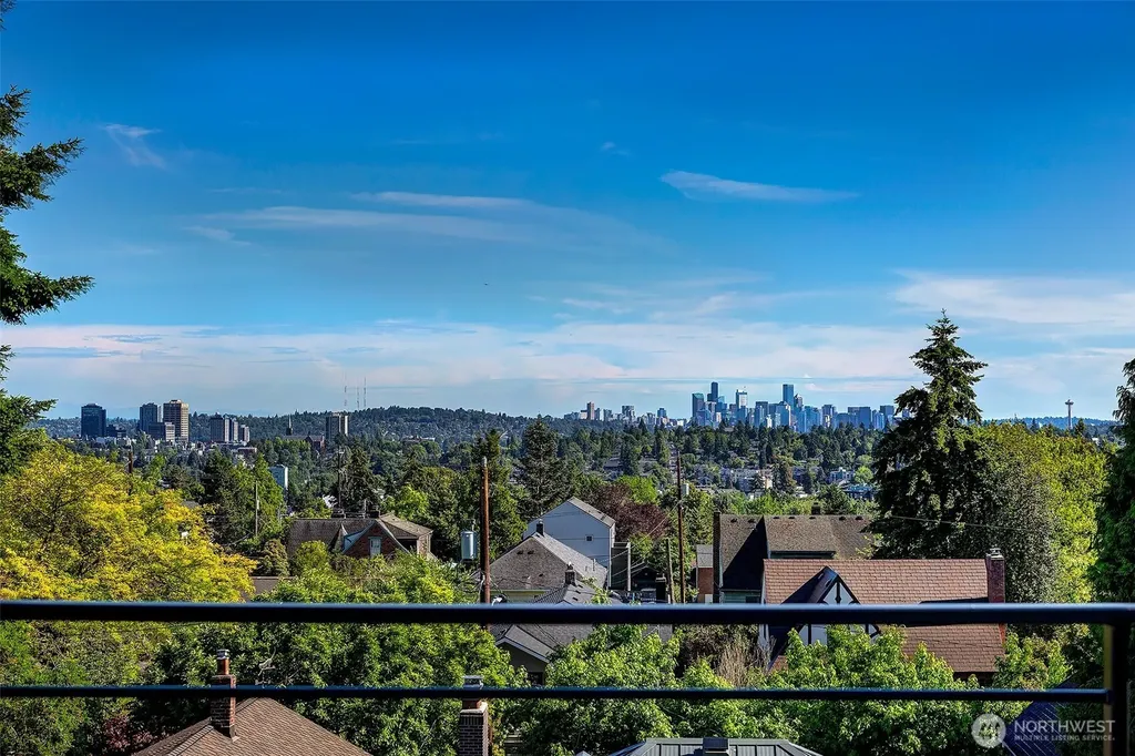 332 NE Elk Place Seattle WA 98115