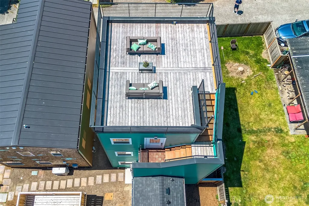 332 NE Elk Place Seattle WA 98115