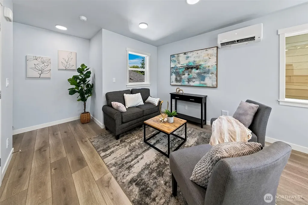 332 NE Elk Place Seattle WA 98115