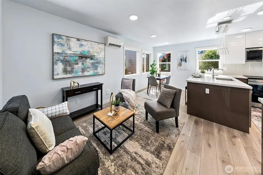 332 NE Elk Place Seattle WA 98115