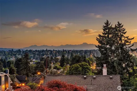 332 NE Elk Place Seattle WA 98115