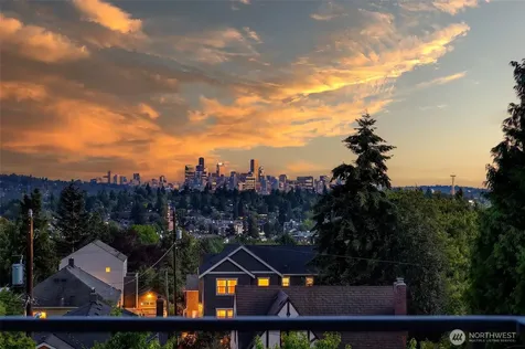 332 NE Elk Place Seattle WA 98115