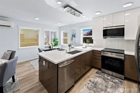332 NE Elk Place Seattle WA 98115