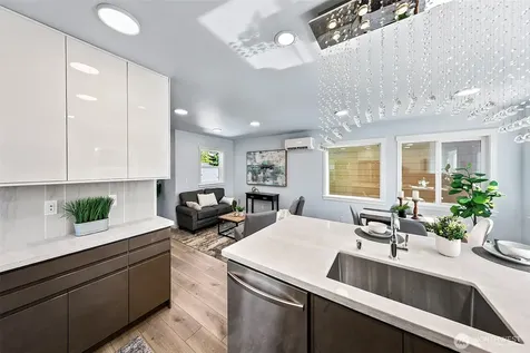 332 NE Elk Place Seattle WA 98115