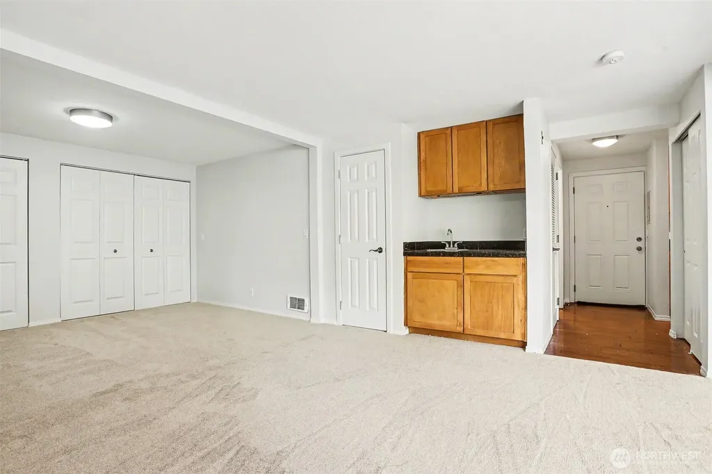 14300 32nd Avenue NE Seattle WA 98125