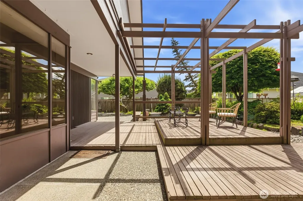 2406 Emerald Drive Milton WA 98354