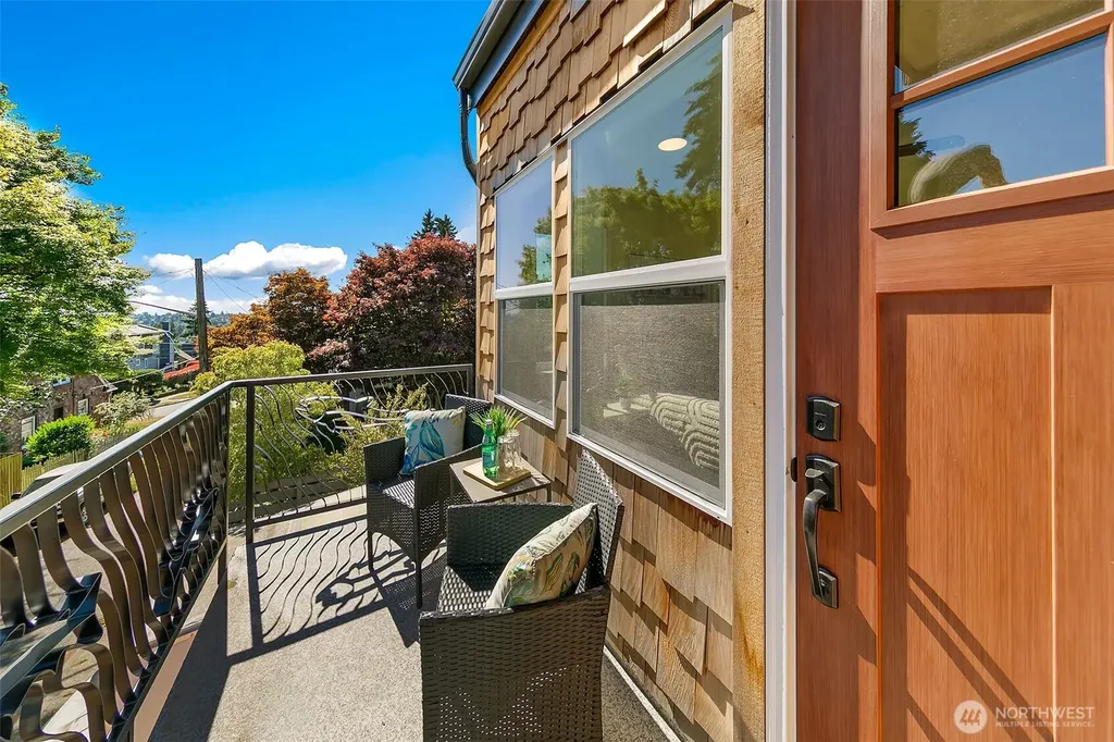 330 NE Elk Place Seattle WA 98115