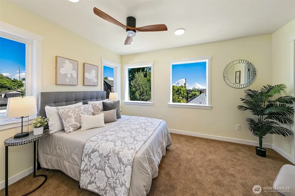 330 NE Elk Place Seattle WA 98115